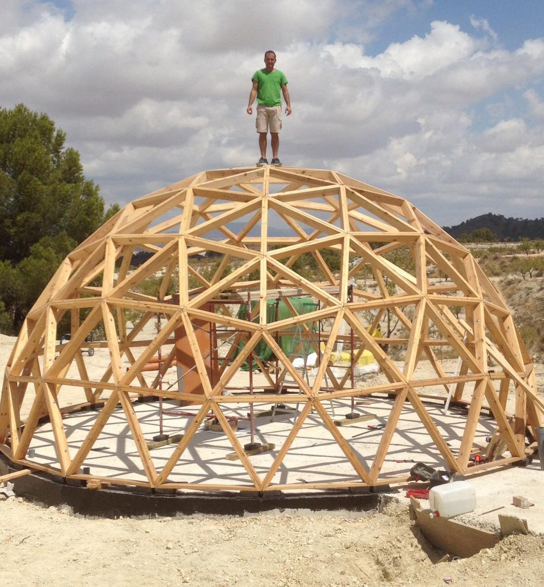 Ecoproyecta's tweet photo. Nuevas fotos de la construcción de la vivienda geodésica en #Jumilla http://t.co/VqX4EuZBdX #bioconstrucción http://t.co/0SiqGCT0FX