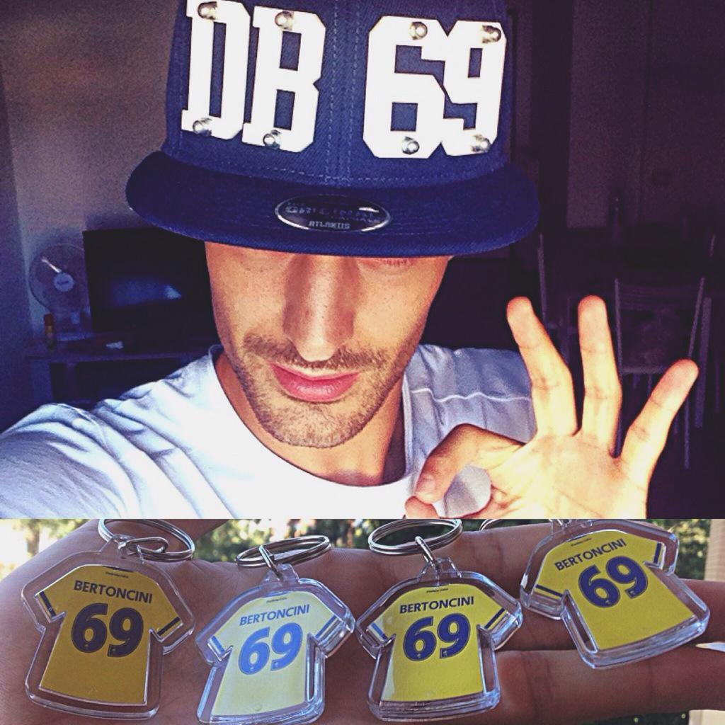 DavideBerto91's tweet image. Grazie mille a @official_futsalcustom ‼️🔝 #snapback #portachiavi #DB69 #buonagiornata #frosinone  #bertoncini