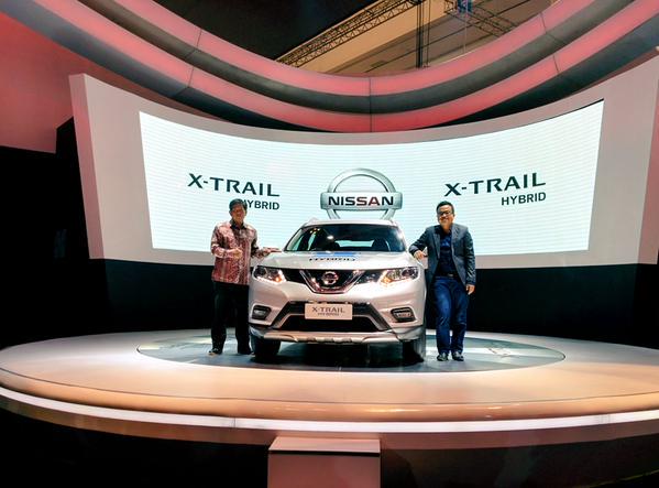 Inilah #Nissan X-Trail Hybrid, SUV Hybrid pertama di kelasnya. Diluncurkan sekarang di #NissanGIIAS2015 #GIIAS2015