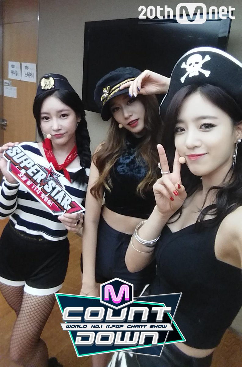 MnetMcountdown's tweet photo. 오늘 저녁 6시 #티아라 #완전미쳤네 들으며 #엠카 에서 씐나게 놀고~!! 목요일 저녁 11시! 완추 ~#슈퍼스타K7 와 함께! (소근소근) 올 해 출연자 들의 수준이 깜놀이래요! 목요일은 #Mnet~과 함께! http://t.co/3Z452vusbu