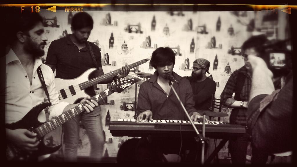 RehmanNabeeel's tweet photo. Finally here is the first look of very 1st official video of Vantage Live Sessions !!!!
#SupportPakistaniMusic http://t.co/jJyCzecnTA