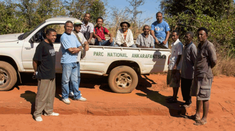 Banquemondiale's tweet photo. #Madagascar: Les zones protégées sont un point fort de la gestion des ressources naturelles http://t.co/eBCqKbwCTr http://t.co/ptUpm8DjME