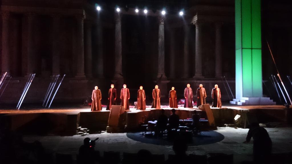 Turiex's tweet photo. SIGUENDONOS y haciendo RT participas en el #Sorteo de dos entradas para #ElCercoDeNumancia en el @Festival_Merida
 http://t.co/aHl8PXYnIA