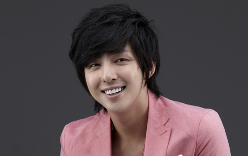 soompi's tweet photo. SM Confirms that #KimKibum's Contract With the Agency Has Ended
http://t.co/ayHnbwKzWA #SuperJunior http://t.co/L6qq02qRJI