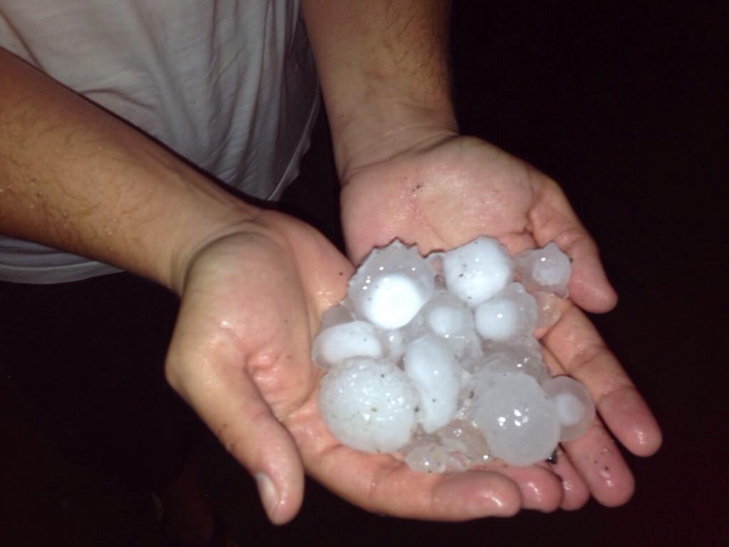 fomenmax's tweet image. Градом зафигачило #змейка#град#кмв