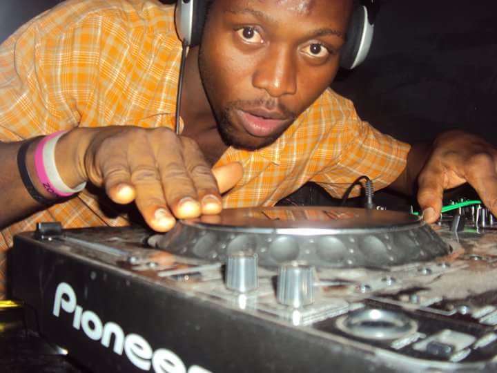MYKILLN's tweet photo. #dj gunshot http://t.co/Po4qmSU3K8