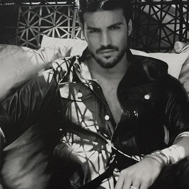 marianodivaio's tweet photo. #mdvaroundtheworld 😎 http://t.co/0KuEUt6Xid