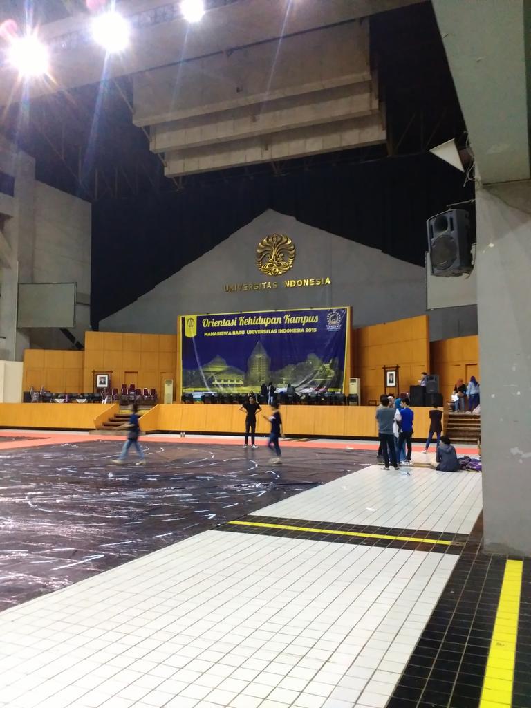 Farmasi UI 2013 tweet media