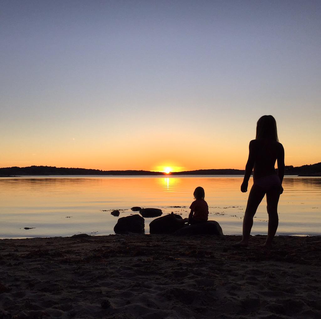 MrsJuliet_'s tweet photo. Summer in Norway #Norway #canonbringit #YourShot #photography #photooftheday #summer2015 #sunset #Halden http://t.co/V0ABncNynN
