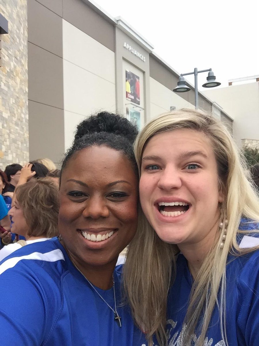 FowlksFalcons's tweet photo. #waitingin line at NBF!!ππ http://t.co/NT6NTeKVqI