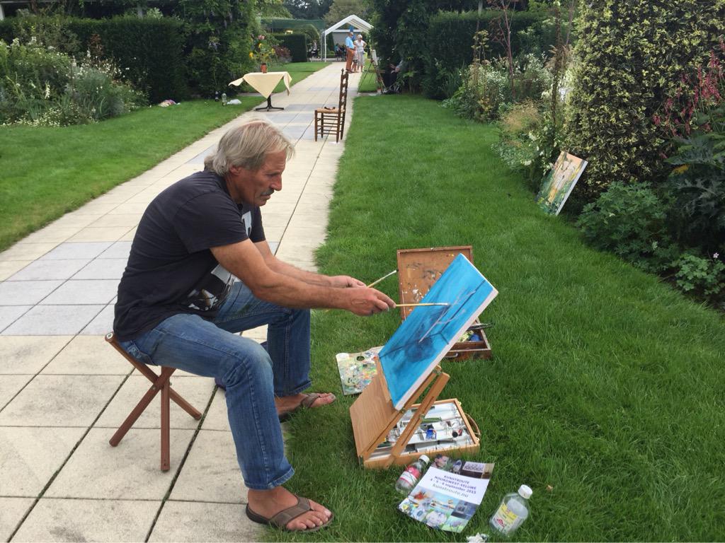 Kunstenaarsdorp. Franse tafarelen in Kijktuinen. Veel schilders: van tennisser Chris Dijkhuizen tot Gerrit Bakker