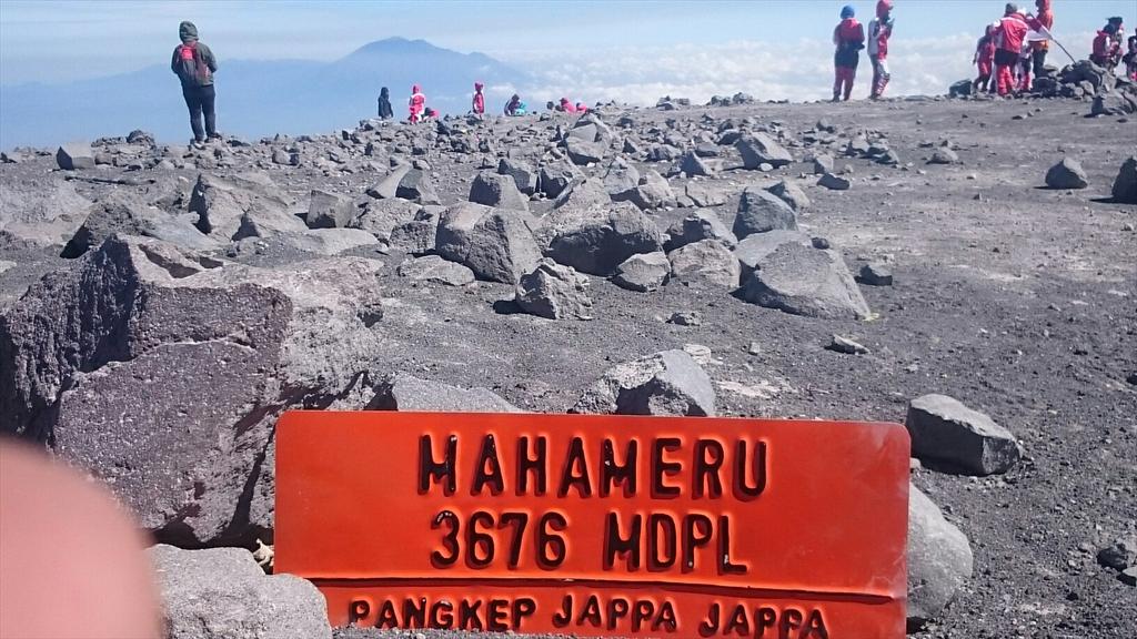 Alhamdulillah pada tanggal 17 Agustus kemarin beberapa teman dari pangkep jappa jappa berhasil sampai di Mahameru