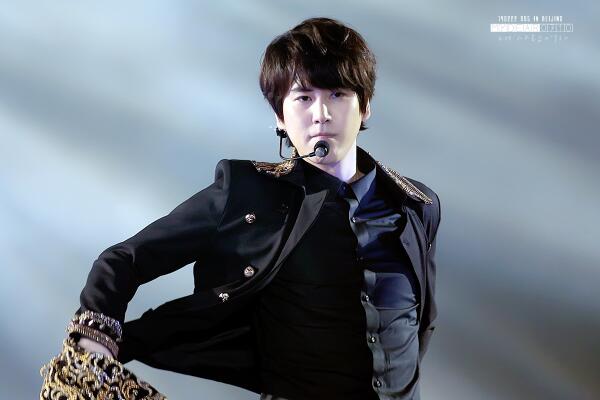 Syra321's tweet photo. Kyuhyun in this SS5 outfit tho... ASDFGHJKL ../// http://t.co/S0bESrii2a
