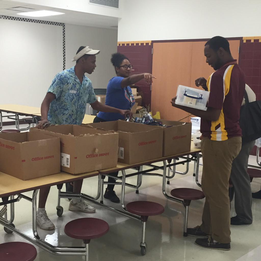 MooreKimD's tweet photo. #MiddletonSTEM students handing out We Live You Supplies to our teachers. @SusanLValdes @VanAyresHCPS http://t.co/lml7NlyY2R