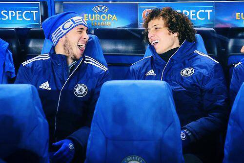 Nama: Chelsea.
Hobi: Nikung pemain yang pengen di beli lawan.
Contoh: Willian dan Pedro. 

HAHAHAHAHA #CFC