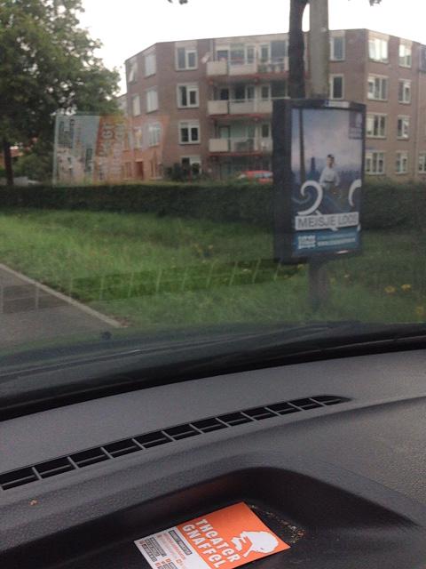 Gnaffel's tweet photo. Heb jij al posters gespot van #MeisjeLoos in de stad? Stuur ons vooral een foto als je er eentje ziet! #Stadsfestival http://t.co/Qjop4CmoOR