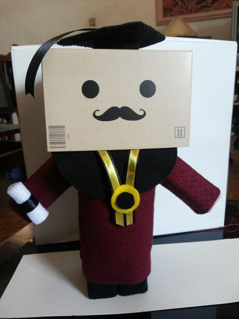 danbohiro's tweet photo. Ini dia koleksi terbaru danbo #wisuda  #Danbohiro :D http://t.co/st9UKLftpW