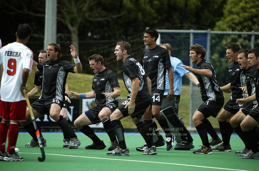 ahockeyworld's tweet photo. A Haka on the streets of London? http://t.co/WEl19F5HC6 @BlackSticks @Shea_McAleese  We love that! http://t.co/idwlQFK648