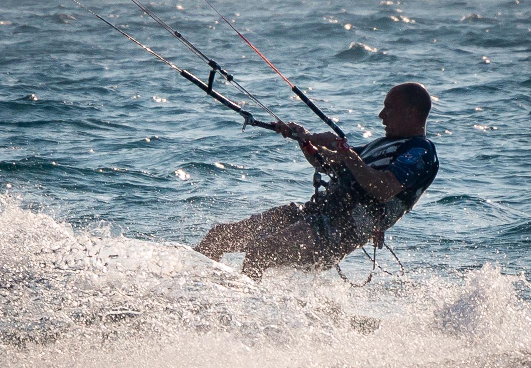 HeathAction's tweet photo. Kitesurfing shoot! http://t.co/T2SsiHC9Yb