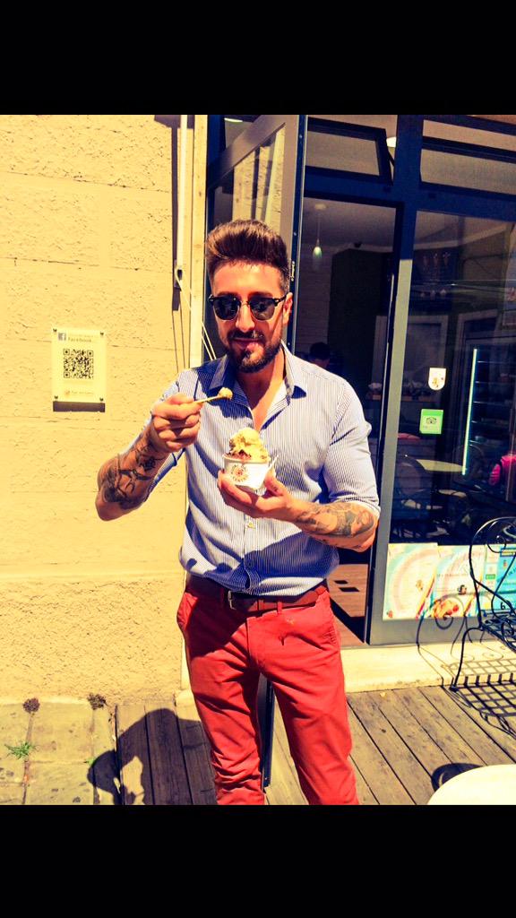John_Alberti's tweet photo. Italian Gelato time🇮🇹😎☀️😋🍦#RealGelato #Italia http://t.co/72yPrFmbUD
