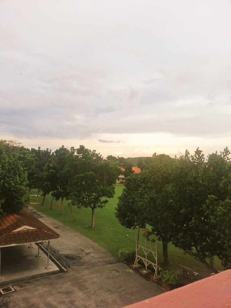 izharmustaqin's tweet photo. An evening in Sekolah Menengah Kebangsaan Taman Sejahtera, Bukit Mertajam ;)
#ProjekKalsom
#PenangChapter http://t.co/1sMdwHrcKS