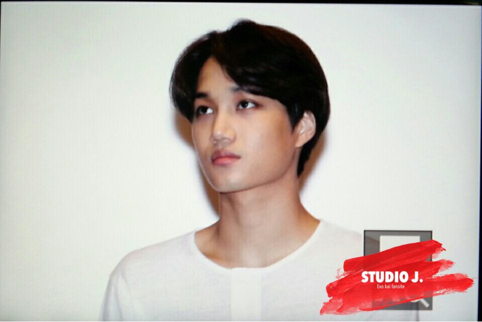 _StudioJongin's tweet photo. 150820 무대인사 🙋🏻🙋🏻🙋🏻 http://t.co/jQELl2x4kz