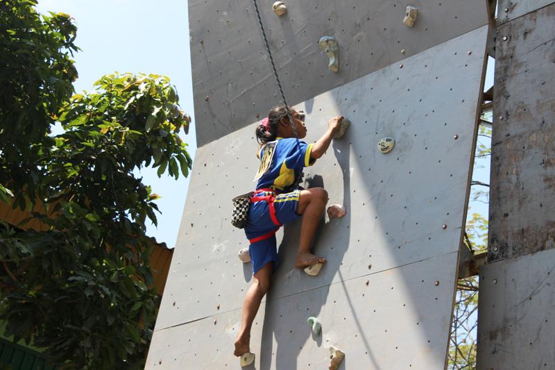 Kejurnas Panjat Tebing di Yogyakarta, Atlet Blora Agustina Sari Ditarget Emas - infoblora.com/2015/08/kejurn… #beritablora