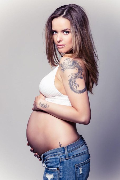 Zo blij met het resultaat! Dankjewel @alexiavdm! 👌 #zwangerschapshoot #pregnancyshoot #vanluizenlevennaarluiers<a class="tags" target="_blank" title="On Twitter" href="/?out=eyJ0eXAiOiJKV1QiLCJhbGciOiJIUzUxMiJ9.eyJpYXQiOjE3MjU0MjQ4MDEsImlzcyI6InR3cG9ybnN0YXJzLmNvbSIsIm5iZiI6MTcyNTQyNDgwMSwiZXhwIjoxNzU2OTYwODAxLCJyZWRpcmVjdF91cmwiOiJodHRwczovL3R3aXR0ZXIuY29tL2FsZXhpYXZkbSJ9.2YkH1l2zR1p4Dav4qG-tRPjPD9o6KBzL_3NisoKSEF9C9hBVsyFUTGBVN6hxx00mrcdAIgBabCuIfC85vzer1A">@alexiavdm</a><a href="/tag/pregnancyshoot"class="tags"><span>#pregnancyshoot</span></a><a href="/tag/zwangerschapshoot"class="tags"><span>#zwangerschapshoot</span></a><a href="/tag/vanluizen"class="tags"><span>#vanluizen</span></a>