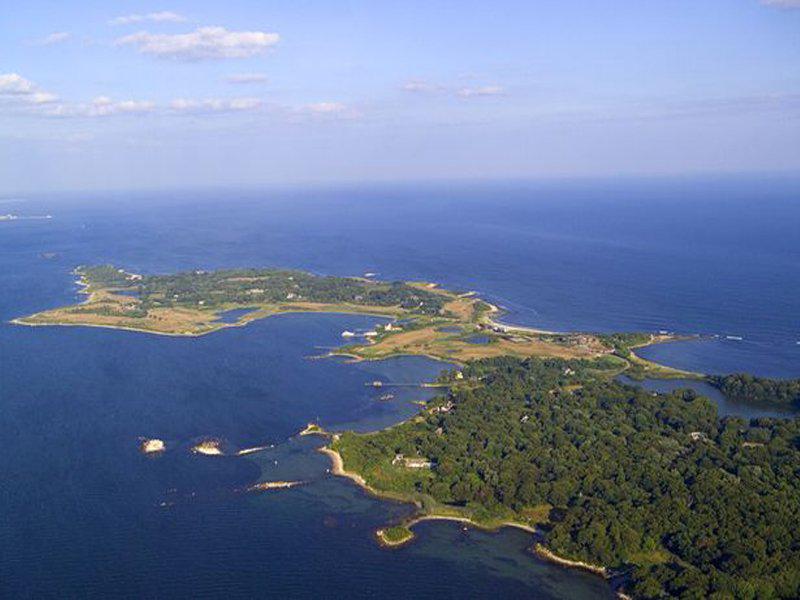 GoBeyondBuffett's tweet image. Focus on Return on Equity,,, book value and earnings. Use of capital structure to enhance performance!