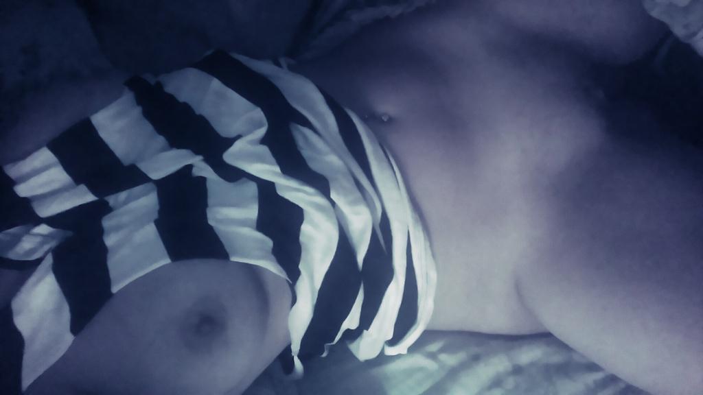 LariBiga's tweet photo. Soy tu exclava mi amor 💋 !!! Me extrañaron chicos?? http://t.co/yxxdRTNI1o