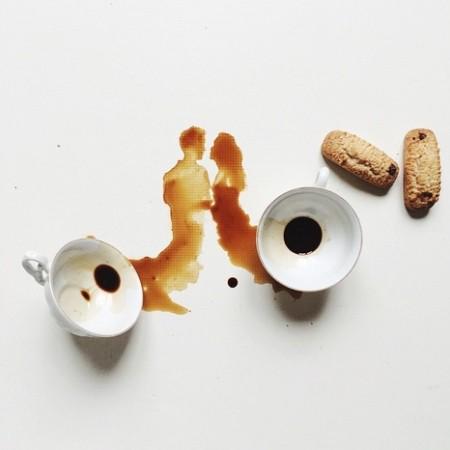 This woman is making art out of our morning coffee on.red-uk.co/1P3BeqU