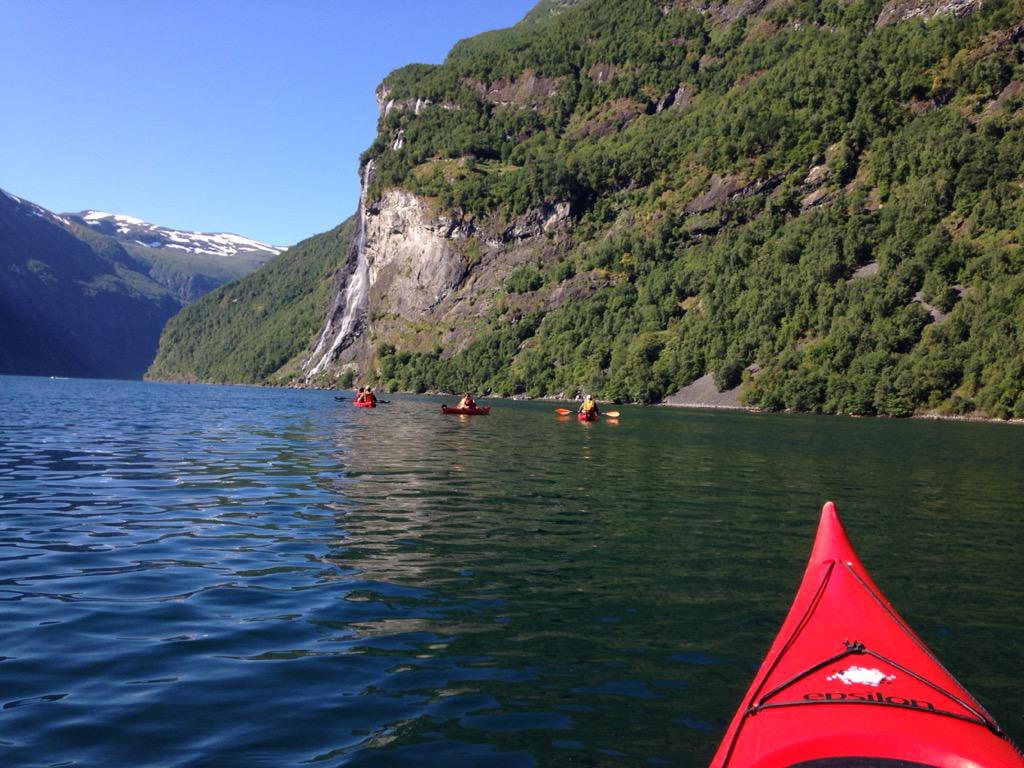 Sublime la sortie en kayak dans le Fjord ! #visitGeirangerFjord #VisitNorway