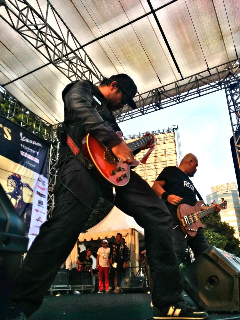 Colek om <a href="/ombags/">Bagus Dhanar Dhana</a> and bang <a href="/Blueskycloud9/">blueskycloud</a> 
Thanks om' bagus and bang Coki.
\m/ yeahh
#sakitjiwa
#ntrl
<a href="/NTRL_official/">NTRL</a>