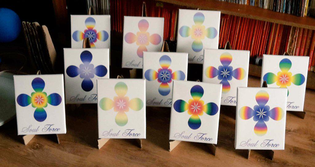 ILoveSoulForce's tweet photo. #canvas #decorating #empowerment #vibration #frequency #vortex #colourful @ILoveSoulForce http://t.co/5xDCm5LwzT http://t.co/e6uHZPY6Iq