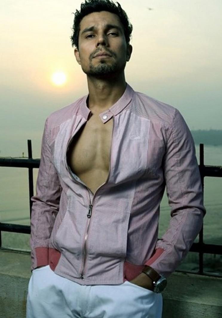 IBNLiveMovies: Happy Birthday RandeepHooda! The actor\s hottest moments ever  
