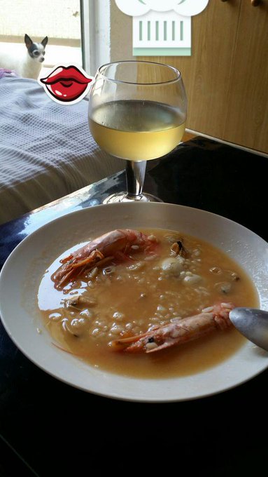 A comeeeer mmmm d&iacute;a de cocinitas 😊😊😊 http://t.co/6NlQiix66Y<a href="/tag/salvarnachoal27705"class="tags"><span>#salvarnachoal27705</span></a>