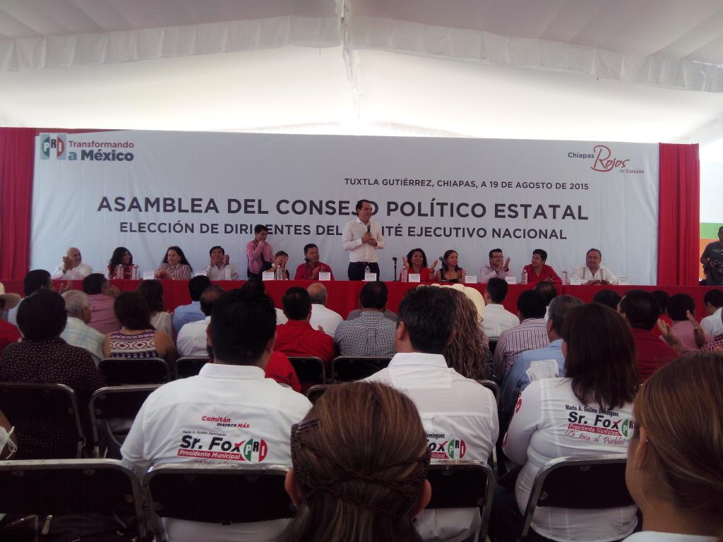 DanielUrbinaAnz's tweet photo. Ratificó Ntro. Pdte. Del @ChiapasPRI Sen. @ralbores la FórmulaGanadora. @PRI_Nacional @MFBeltrones y @CarolinaMonroy http://t.co/F965TNssqb