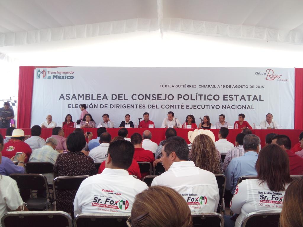 DanielUrbinaAnz's tweet photo. Ratificó Ntro. Pdte. Del @ChiapasPRI Sen. @ralbores la FórmulaGanadora. @PRI_Nacional @MFBeltrones y @CarolinaMonroy http://t.co/F965TNssqb