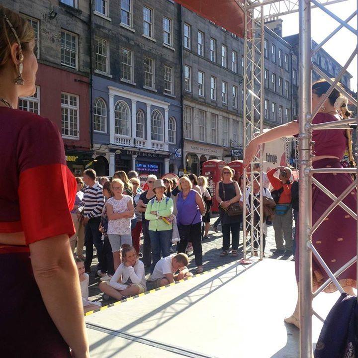 SimonaPaisio's tweet photo. @SacredRoom showcase ore 18 #EdinburghFringeFestival #RoyalMile http://t.co/qtGkjm2DN9