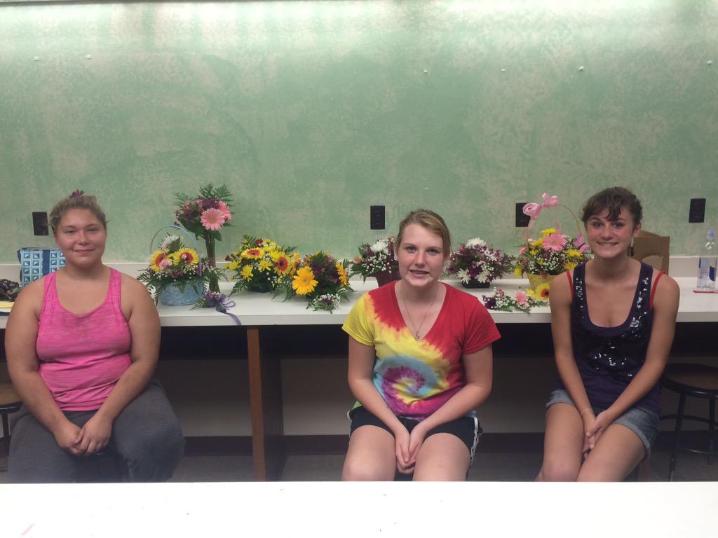 CarlyJeanBean's tweet photo. From planting poinsettias then getting our floriculture on #derryffa #westmorelandfair http://t.co/zSCsiZsmL7