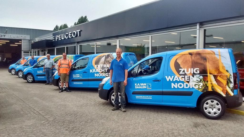 Vandaag afgeleverd door <a href="/peugeotdavo/">Peugeot DAVO</a> 5 nieuwe auto's.  Stickers en ontwerp door <a href="/LyonReclame/">Lyon Reclame</a>. resultaat is super!