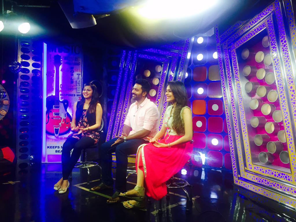 ASHISH16101985's tweet photo. Lipstick launch @imKBRshanthnu @KikiVijay @kikisonu_Fc http://t.co/NfFMH1w24j