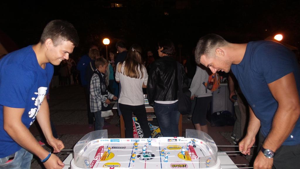 KHL_MedvescakZG's tweet photo. #Bears vs @SinkovicBros on #IceFest2015! Ice or water #TogetherWeAre! #bro2rio http://t.co/YQIetv5zgO