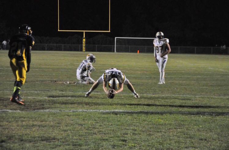 alexxbarbs's tweet photo. Goodluck up at the Oz wood stay reckless uhyuu @Woody3_One 🎈🎈#yanevaknow #vyson #kickerholderrelationship http://t.co/UfP3rarqYr