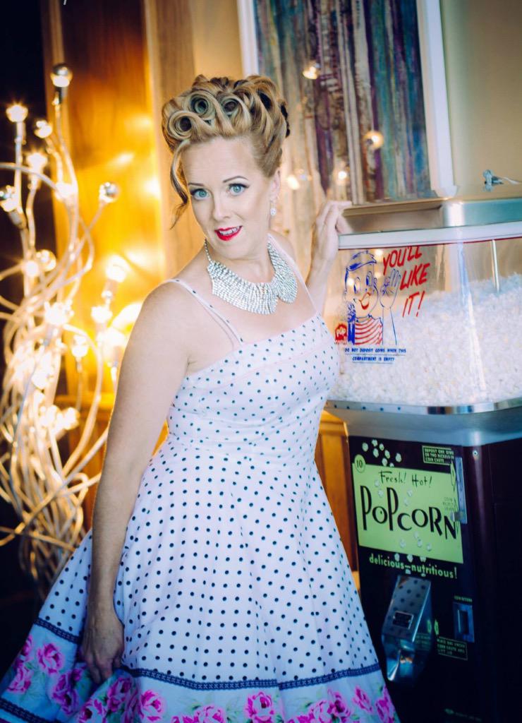 griseldaVore's tweet photo. Retro photoshoot with some pinup looks. #freelance #photoshoot #maccosmetics #fashion #pinupgirl #wingeyeliner http://t.co/pYxtLAeBpI