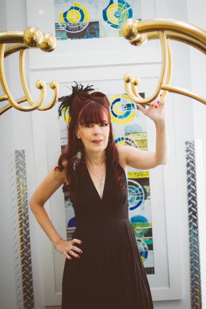 griseldaVore's tweet photo. Retro photoshoot with some pinup looks. #freelance #photoshoot #maccosmetics #fashion #pinupgirl #wingeyeliner http://t.co/pYxtLAeBpI