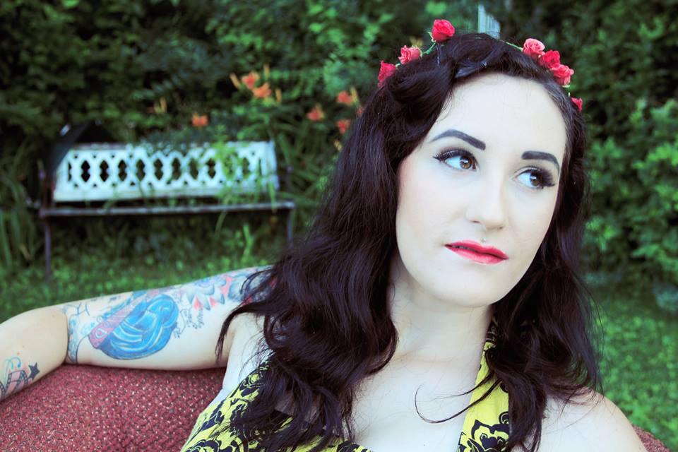 griseldaVore's tweet photo. Retro photoshoot with some pinup looks. #freelance #photoshoot #maccosmetics #fashion #pinupgirl #wingeyeliner http://t.co/pYxtLAeBpI