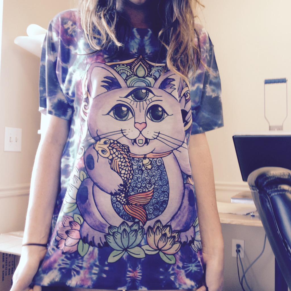 DjDelmaggio's tweet image. Hippie kitty #ElectroThreads