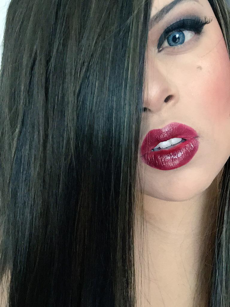 griseldaVore's tweet photo. #rw&amp;co #Burberry #RaulphLauren #LouisVuitton  #maccosmetics #AppleWatch http://t.co/apfgYsExnC
