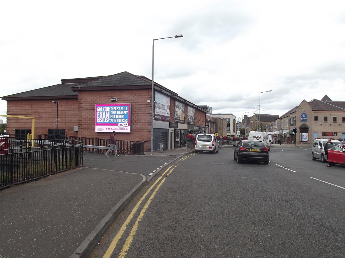 PosterplusMedia's tweet photo. Current campaign for @NCLanarkshire looking good on our Coatbridge digital screen #localtargeting http://t.co/Ac5lMubaNF